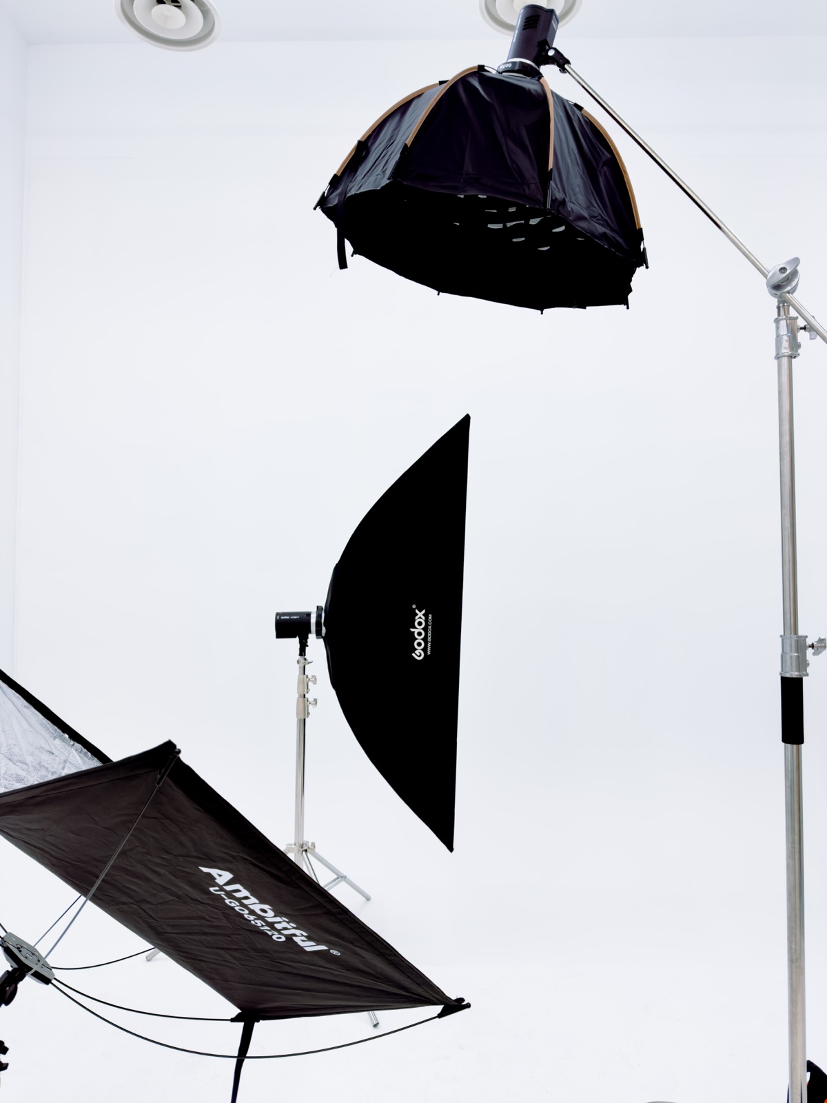 Flash Godox AD400 — studio photo